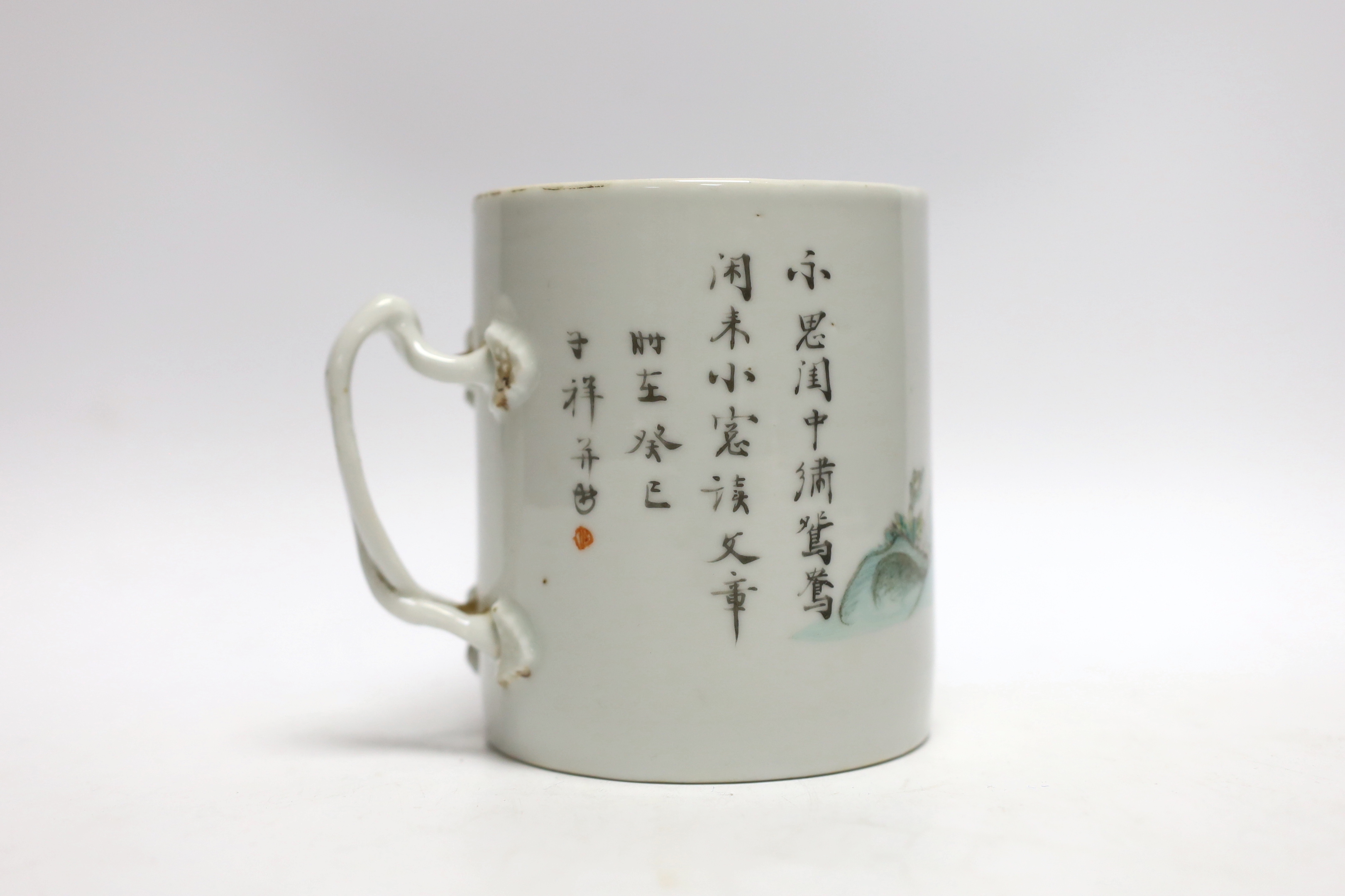 An early 20th century Chinese famille rose mug, 11.5cm